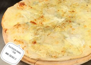 Pizza quattro formagi